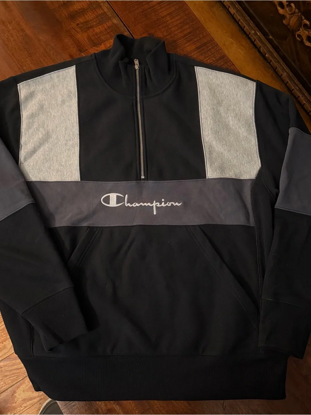 Champion x Urban Outfitters Half‑Zip Pullover Sweatshirt Large